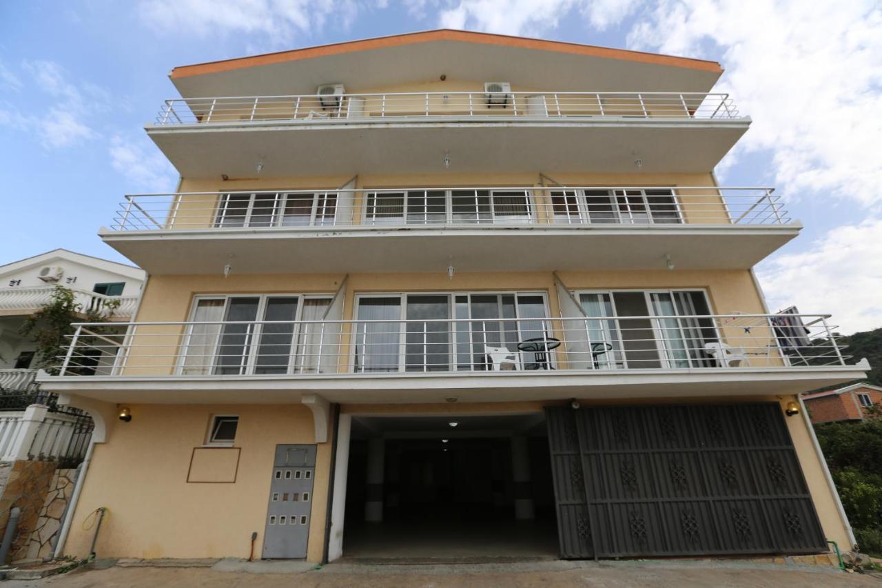 Kapriz Apartments Utjeha Εξωτερικό φωτογραφία