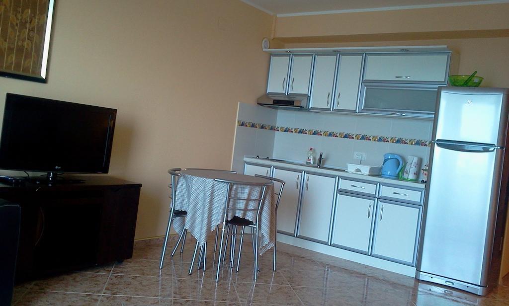 Kapriz Apartments Utjeha Δωμάτιο φωτογραφία