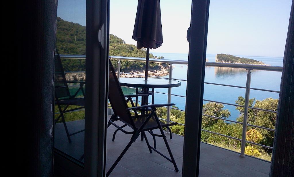 Kapriz Apartments Utjeha Δωμάτιο φωτογραφία
