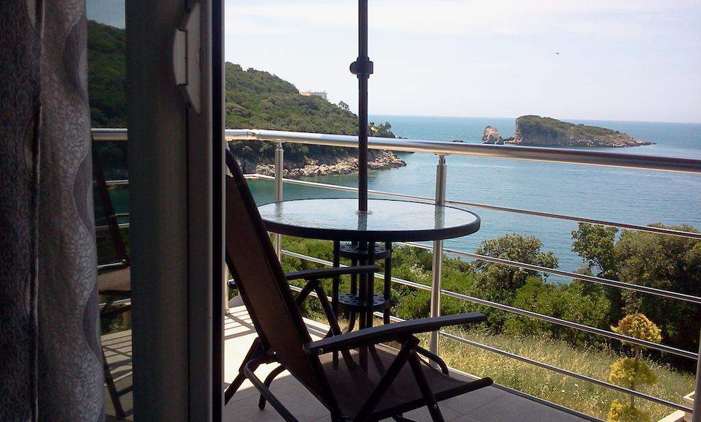 Kapriz Apartments Utjeha Δωμάτιο φωτογραφία