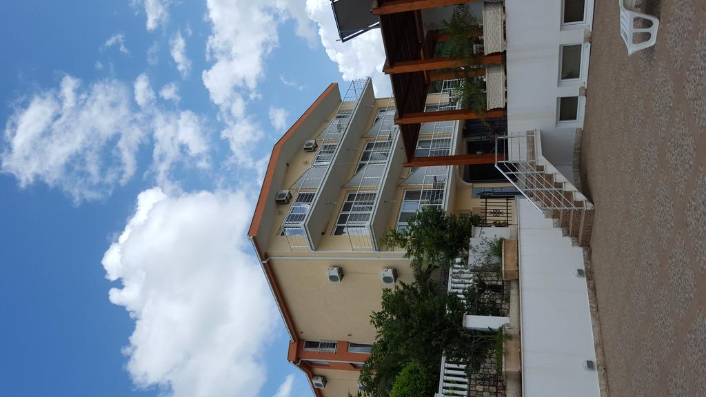 Kapriz Apartments Utjeha Εξωτερικό φωτογραφία